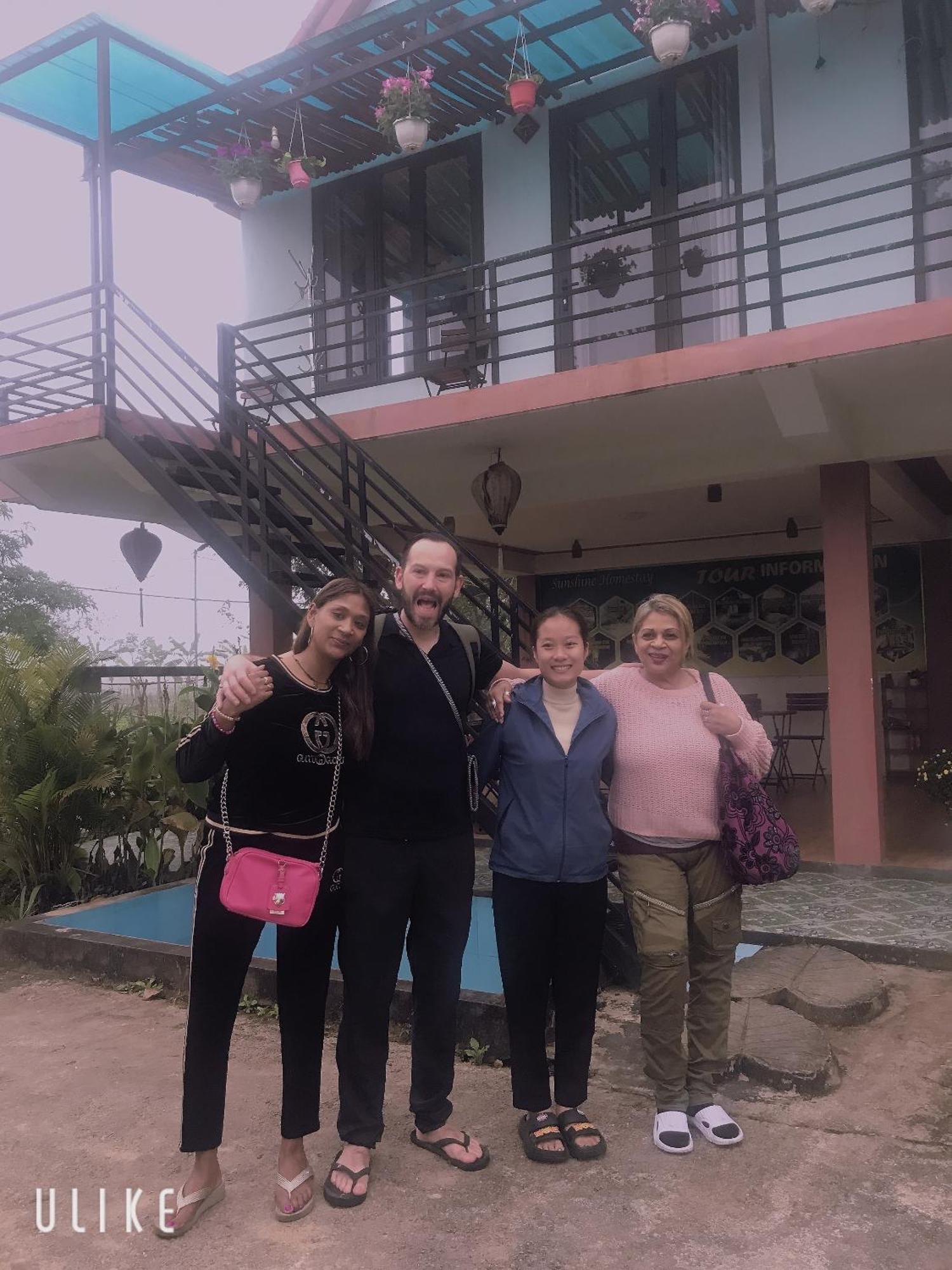 Sunshine Homestay Фонг Нха Екстериор снимка