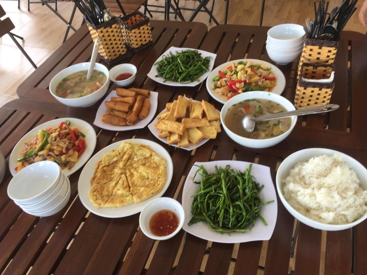 Sunshine Homestay Фонг Нха Екстериор снимка