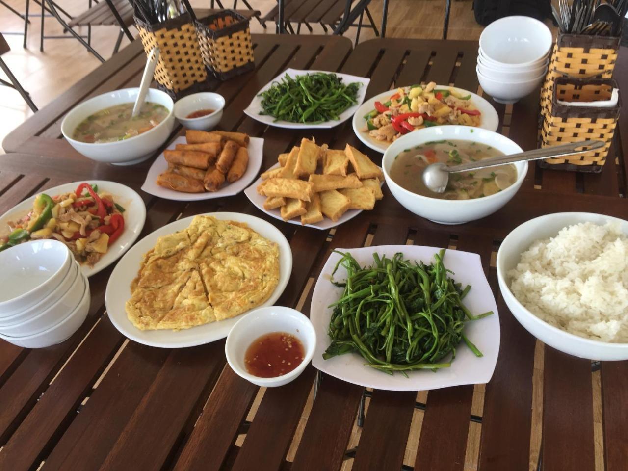 Sunshine Homestay Фонг Нха Екстериор снимка